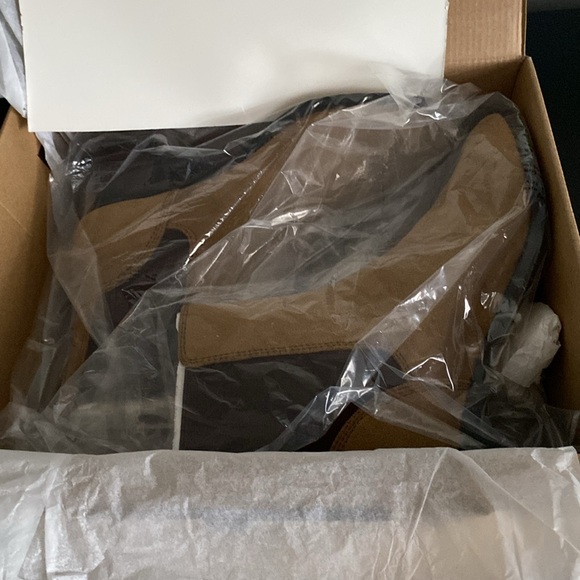 J. Crew Chelsea Boots Rich Coffee Size 9M New in Box! - Picture 8 of 13